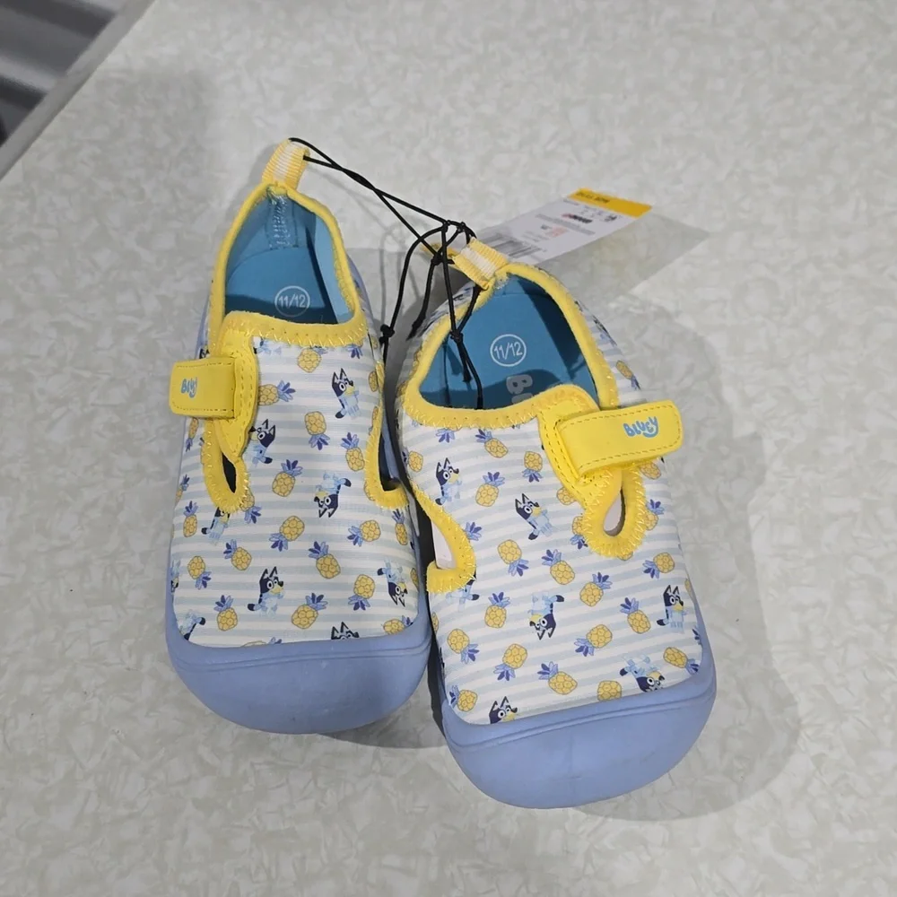 GroundUp Bluey and pineapple Light Blue Water Shoes Size 11/12 NWT